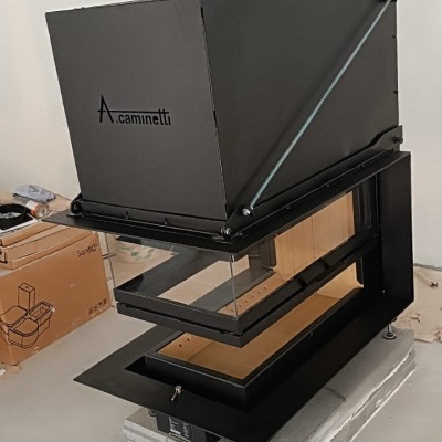 Lareira preta com vidro e texto A. caminetti