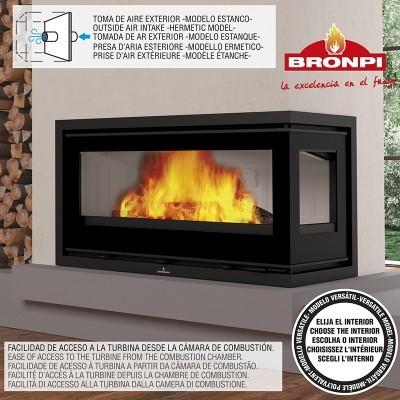 Lareira a lenha preta com vidro frontal e lateral com fogo aceso e texto explicativo multilíngue