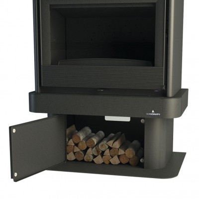 Lareira preta com depósito de madeira