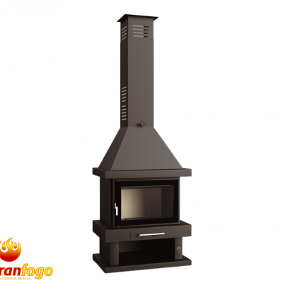 Lareira metálica preta com porta de vidro e exaustor vertical