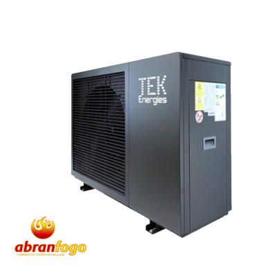 Unidade exterior preta TEK Energies com grelha lateral e rótulos de aviso