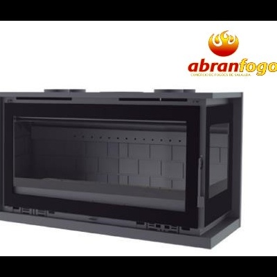 Lareira metálica preta com vidro e interior de tijolos cinza