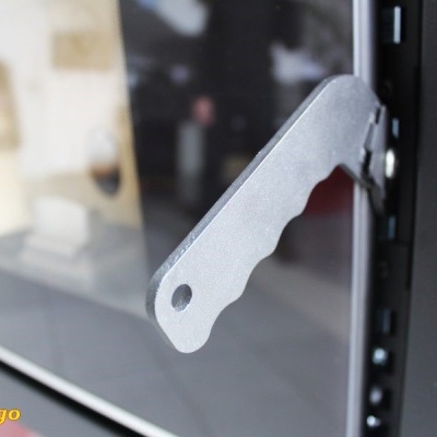 porta de forno de vidro preto com punho metálico prateado