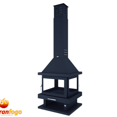 Lareira metálica preta com vidro transparente e chaminé alta