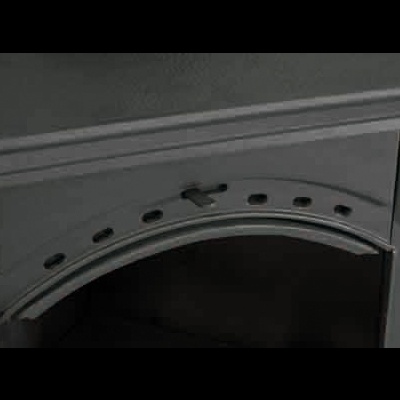 Porta metálica cinzenta com relevo e pomo central
