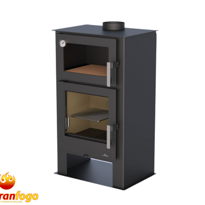 Fogão de madeira preto em metal com duas portas de vidro e termómetro