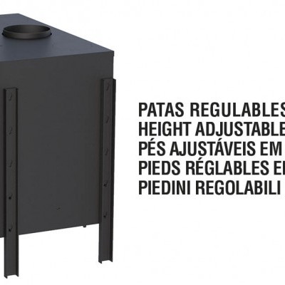 Lareira metálica preta com porta de vidro e patas ajustáveis em altura