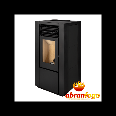 Estufa de pellets preta com vidro frontal e logo abranfogo