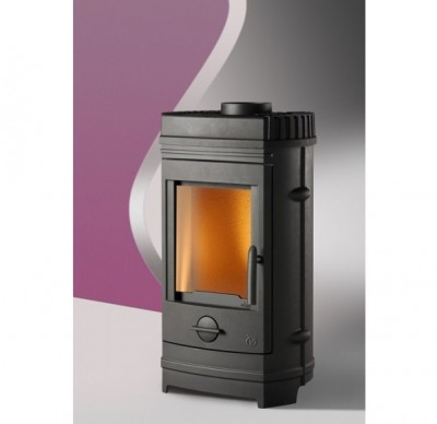 Fogão a lenha preto com porta de vidro transparente