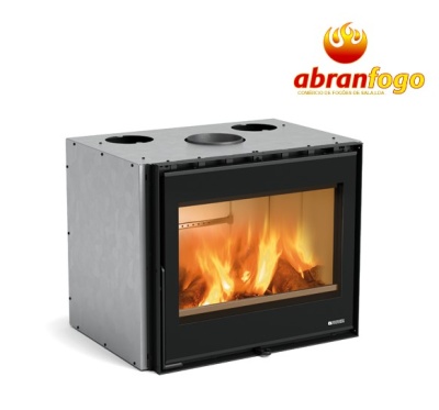 Lareira fechada de aço com fogo interior e logótipo abranafogo