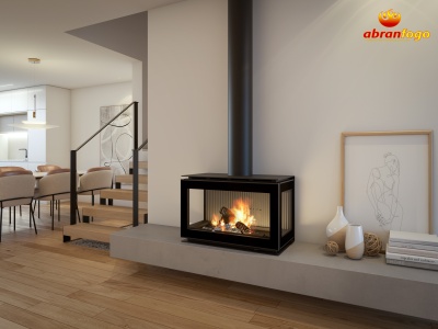 Lareira moderna embutida com vidro e chamas visíveis numa sala com decoração minimalista