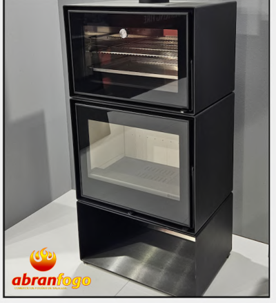 Fogão a lenha moderno preto com duas câmaras e termómetro na câmara superior