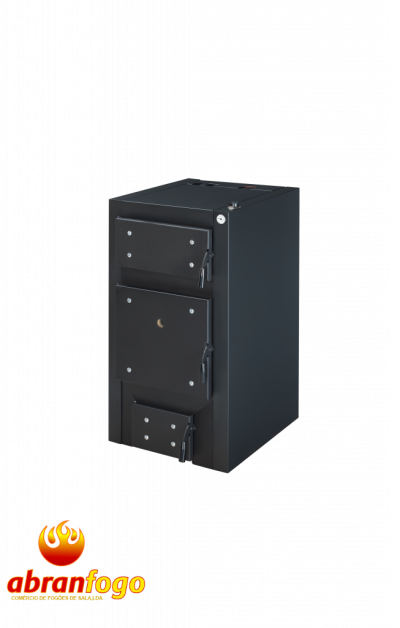 Caldeira preta a lenha com três portas e logótipo abranfogo