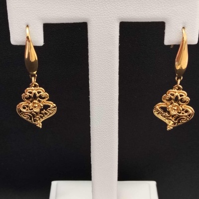 https://www.acena.pt/product/brincos-dourados-3