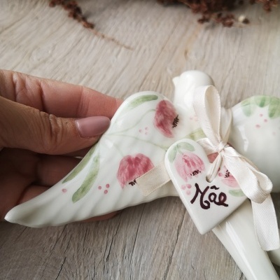 Decoração em cerâmica em forma de pássaro com flores e coração com texto Mãe