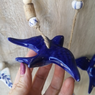 Ornamento pendente em cerâmica azul em forma de estrela-do-mar