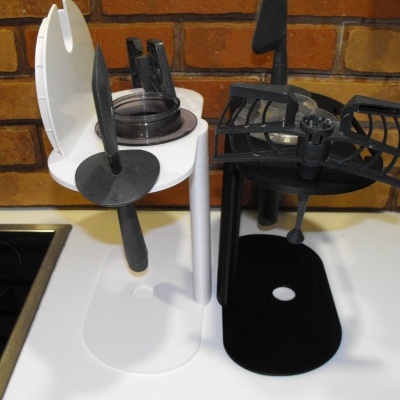 Suporte de secagem para utensílios de cozinha em plástico branco e preto