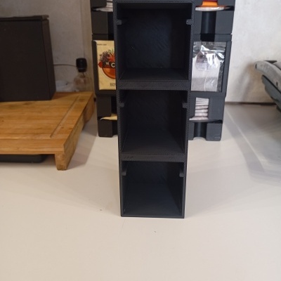 Organizador preto de três compartimentos quadrados