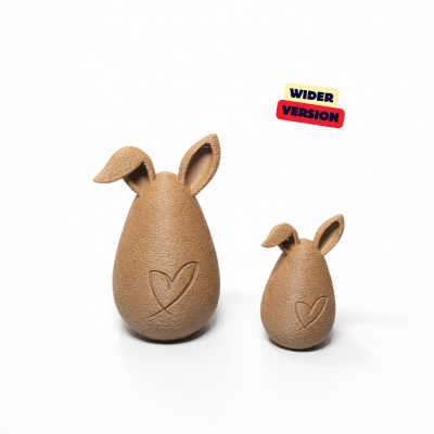 Figuras decorativas de coelhos castanhos com corações gravados