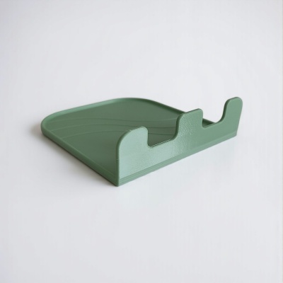 Suporte de plástico verde com divisórias para objetos