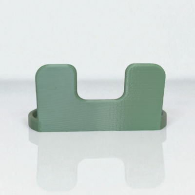 Suporte ou acessório em plástico verde com recorte central