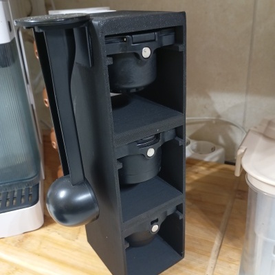 Porta cápsulas de café preto de plástico para três cápsulas