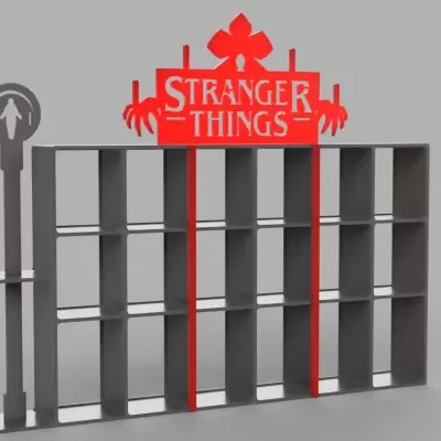 Estante metálica cinzenta com detalhes vermelhos e placa Stranger Things
