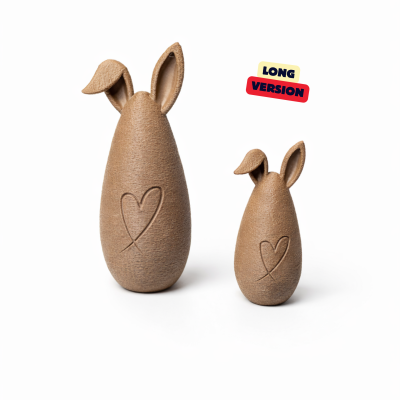 Dois coelhos decorativos castanhos com corações gravados
