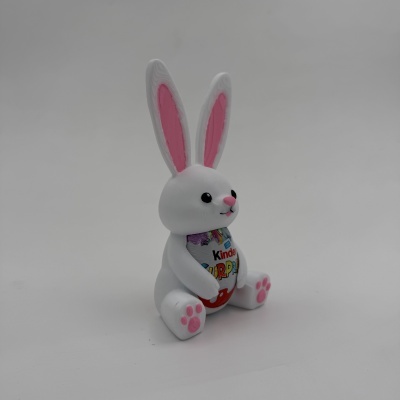 Boneco coelho branco segurando ovo Kinder SURPRISE