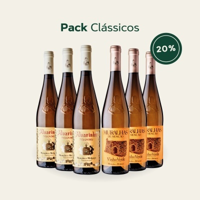 Pack de seis garrafas de vinho Alvarinho e Muralhas de Monção com etiqueta visível.