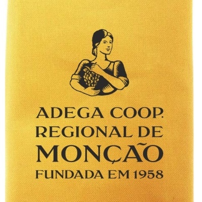 Embalação amarela com ilustração e texto a negro