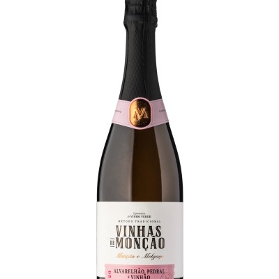 Garrafa de vinho espumante rosé Vinhas de Monção com rótulo branco e rosa e cápsula preta