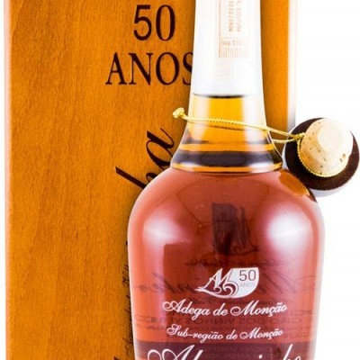 Garrafa de aguardente Alvarinho com caixa de madeira