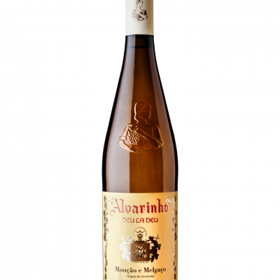 Garrafas de vinho branco Alvarinho com rótulo e tampa branca