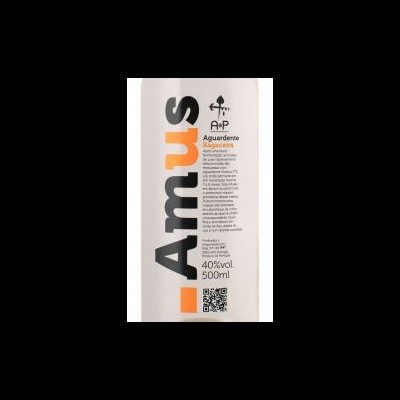 Garrafa branca de Aguardente Bagaceira Amus com texto preto e laranja