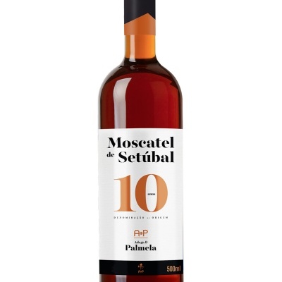 Garrafa de vinho Moscatel de Setúbal 10 anos, rótulo branco e cápsula preta