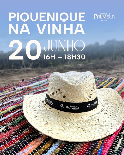 Chapéu de palha claro com fita preta sobre tapete colorido no exterior