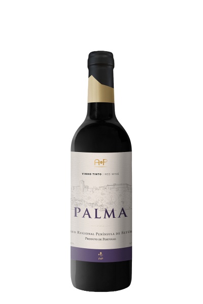 Garrafa de vinho tinto PALMA com rótulo branco e roxo, tampa preta