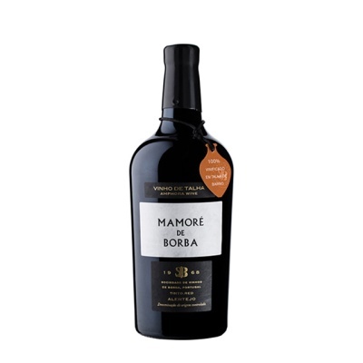 Garrafão de vinho tinto Mamoré de Borba com etiquetas e etiqueta pendurada