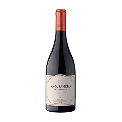 Garrafa de vinho tinto Dona Sancha com rótulo branco e cápsula cobre