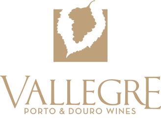 Logótipo VALLEGRE com folha e cachos de uva castanhos