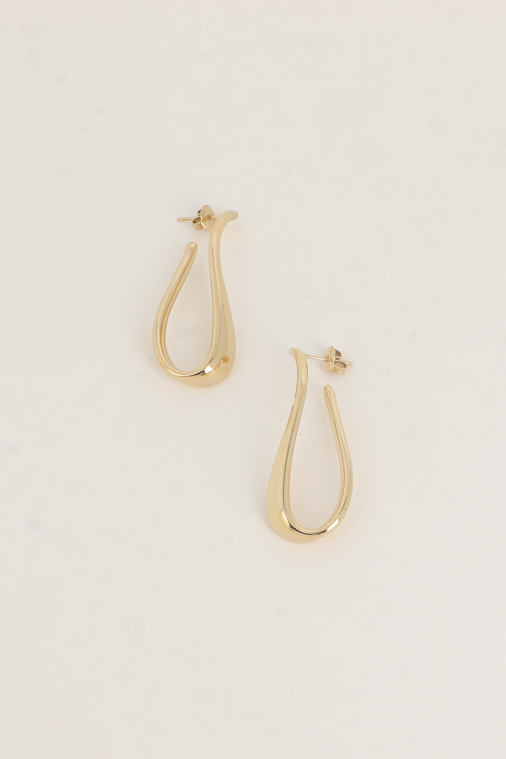 BRINCOS ANATILDE Brincos dourados em forma de gota torcidada com fecho de pressão