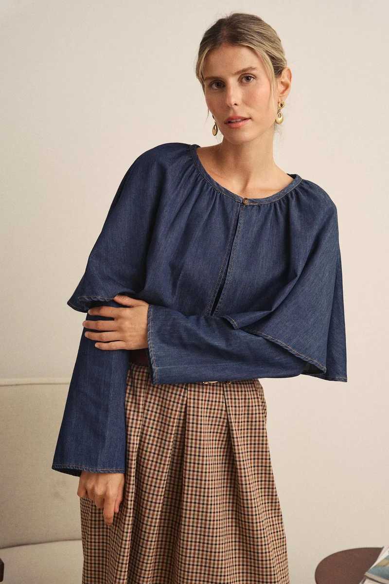 CAMISA XANTHE Blusa azul escuro de tecido estilo jeans com mangas largas e saia plissada xadrez castanha