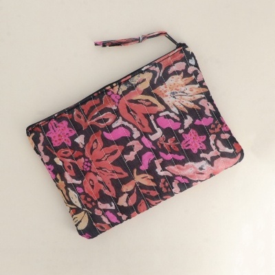 Bolsa de mão floral com fecho de correr
