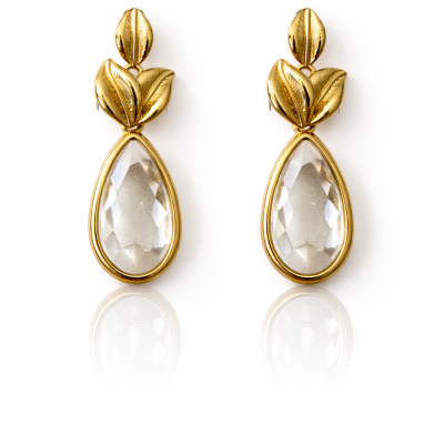 Brincos dourados com folhas e pedras em forma de gota