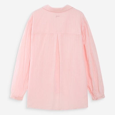 Camisa rosa claro com padrão listrado vista de costas