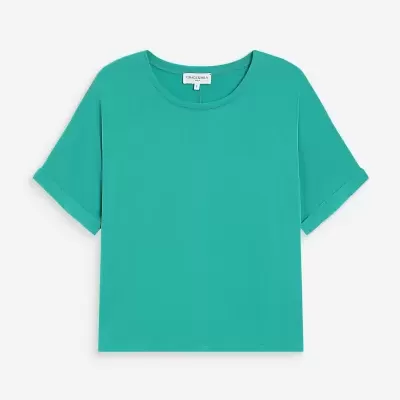 T-shirt feminina verde água com gola redonda e mangas curtas dobradas