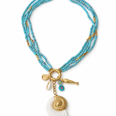 Colar com contas turquesa e pingentes dourados e brancos