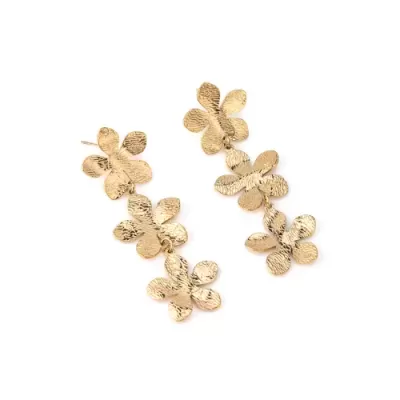 Brincos de metal dourado com flores texturizadas