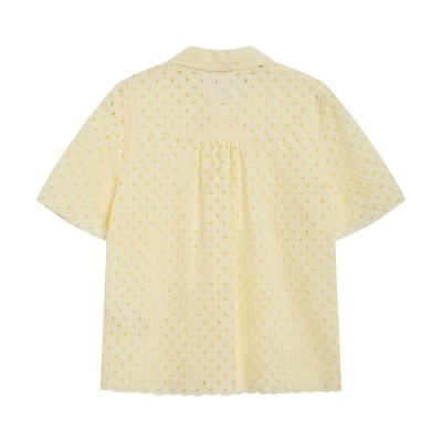 Camisola feminina amarela clara com padrão de círculos e manga curta